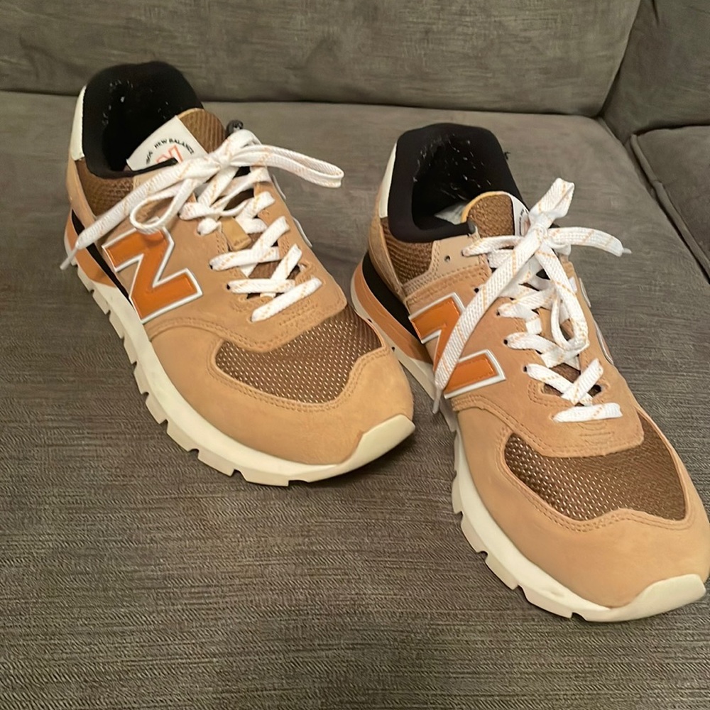 EUC Men’s new Balance Sneakers